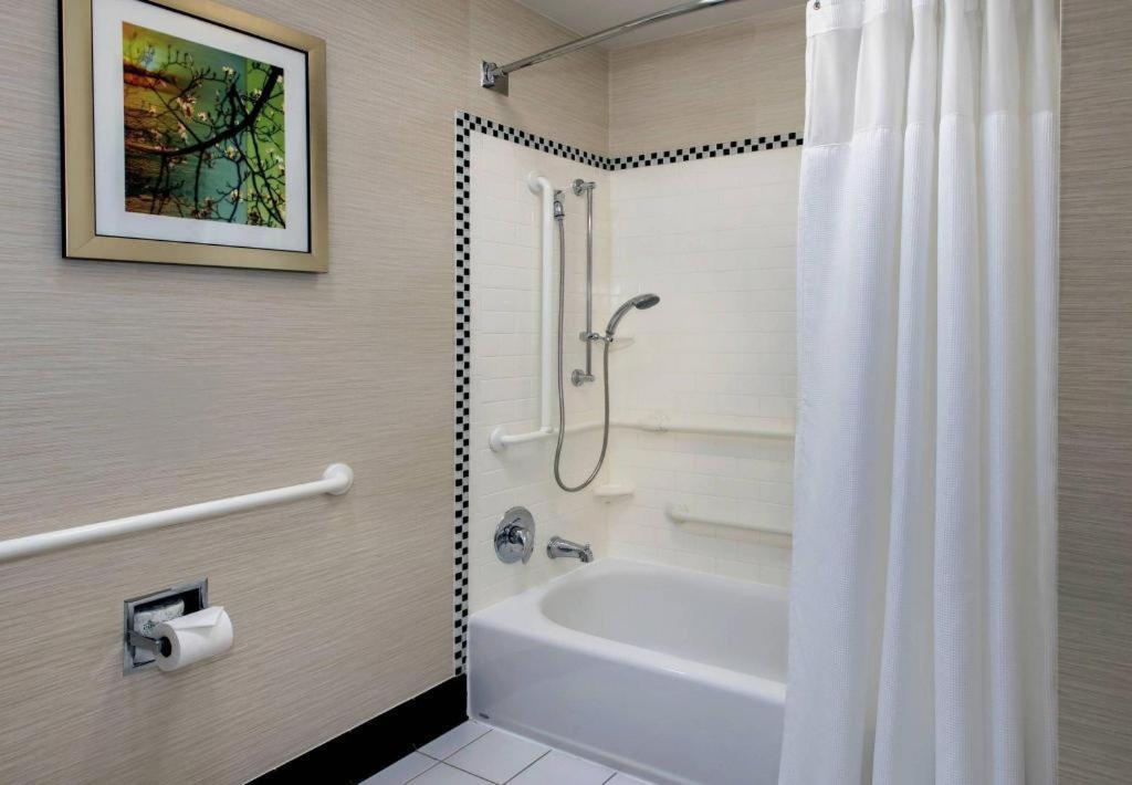 Fairfield Inn & Suites Baltimore Downtown/Inner Harbor Exterior photo